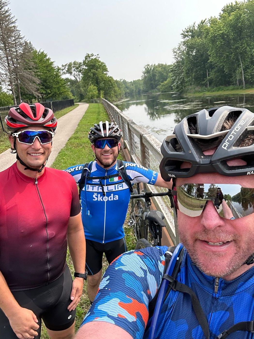 The Graveleros crew by the canal